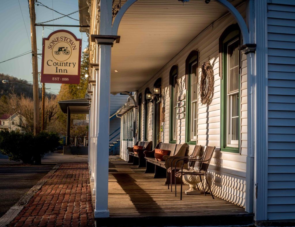 Sonestown Country Inn