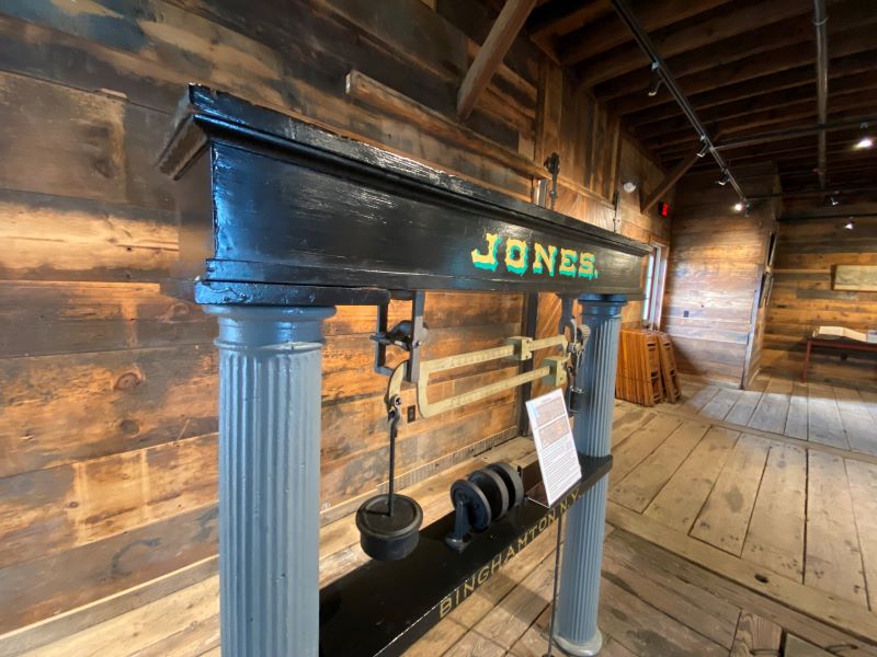 An old-fashioned scale used to weigh freight