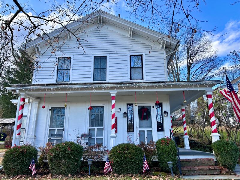 Book Your Holiday Stay at The White House on Warren